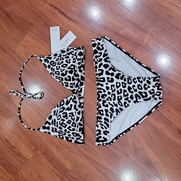 NWT size L Calvin Klein 2 pc bikini - Picture 1 of 9